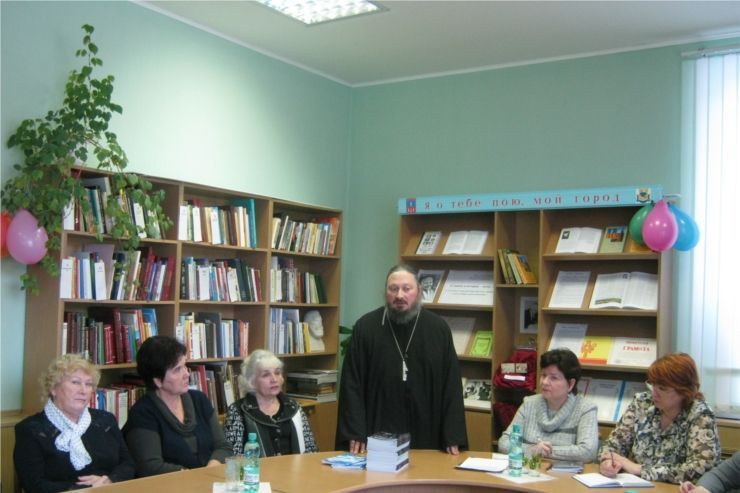 В Алатырской городской центральной библиотеке состоялась презентация новой книги иерея Вячеслава Семёнова «Неограниченная свобода»