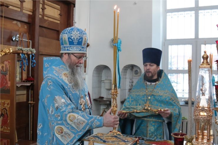 21 февраля 2021 года, в Неделю о мытаре и фарисее, Преосвященнейший Феодор, епископ Алатырский и Порецкий, совершил Божественную Литургию в храме в честь Иверской иконы Божией Матери г. Алатырь
