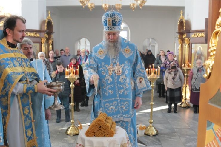 В праздник Сретения Господня Преосвященнейший Феодор, епископ Алатырский и Порецкий, совершил Божественную литургию в храме в честь Иверской иконы Божией Матери г. Алатырь