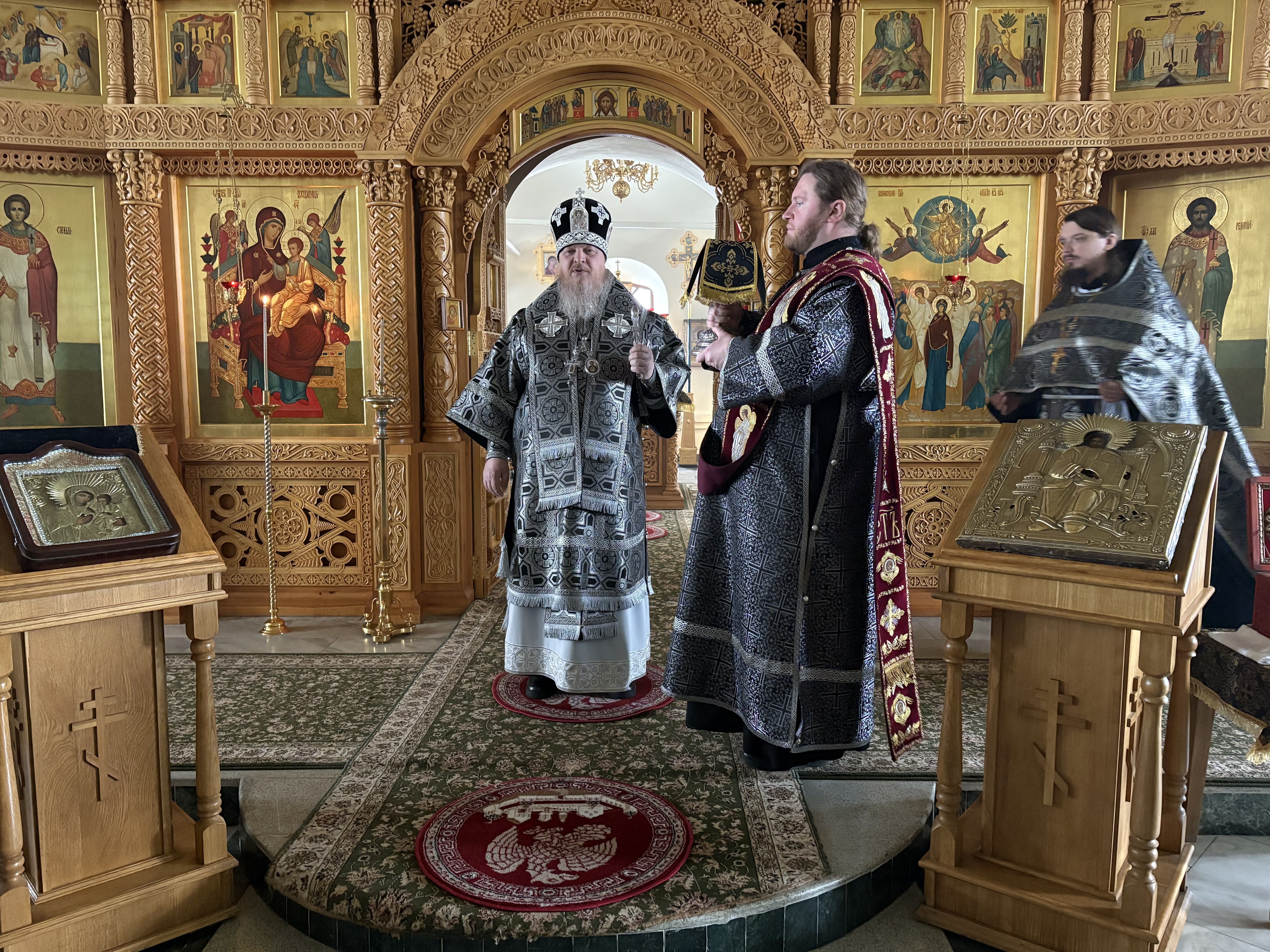 Епископ Алатырский и Порецкий Феодосий в пятницу первой седмицы совершил Литургию Преждеосвященных Даров  в в Киево-Николаевском Новодевичьем монастыре города Алатырь