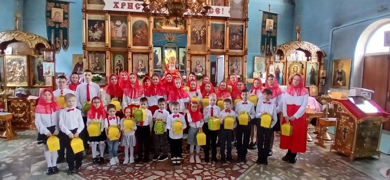 Пасха в Ибресях: воспитанники воскресной школы поздравили прихожан с праздником Воскресения Христова