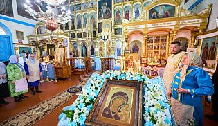 Управляющий Алатырской епархией в праздник Казанской иконы Божией Матери сослужил за Божественной Литургией митрополиту Чебоксарскому и Чувашскому Савватию в Казанском храме села Алтышево