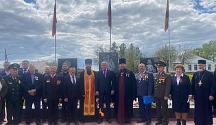 Духовенство приняло участие в открытии памятника , павшим войнам в деревне Нижнее Турмышево
