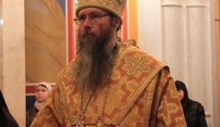 В годовщину своей архиерейской хиротонии епископ Феодор возглавил Божественную литургию в Свято-Троицком мужском монастыре г. Алатыря
