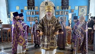 Управляющий Алатырской епархией в Неделю 5-ю Великого поста совершил Божественную Литургию в Николо-Знаменском храме города Алатырь 