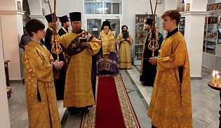 Епископ Алатырский и Порецкий Феодосий в 21-ю Неделю по Пятидесятнице совершил Божественную Литургию в кафедральном храме в честь Иверской иконы Божией Матери города Алатырь