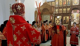Управляющий Алатырской епархией в праздник Светлого Христова Воскресения совершил Великую Вечерню в Свято-Троицком мужском монастыре города Алатырь