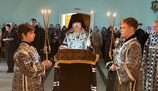 Управляющий Алатырской епархией совершил великое повечерие с чтением Великого покаянного канона прп. Андрея Критского в Киево-Николаевском Новодевичьем монастыре города Алатырь