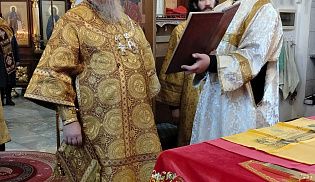 Управляющий Алатырской епархией в Неделю 27-ю по Пятидесятнице совершил Божественную Литургию в кафедральном храме в честь Иверской иконы Божией Матери города Алатырь