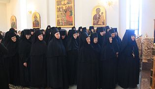 Божественная Литургия в Троицком соборе Свято-Троицкого мужского монастыря г. Алатырь