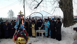В д.Трёх-Изб-Шемурша Шемуршинского района состоялось освящение и поднятие купола с крестом на храм в честь Архангела Михаила