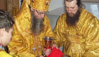 В неделю 37-ю по Пятидесятнице, Преосвященнейший Феодор, епископ Алатырский и Порецкий совершил Божественную литургию в Свято-Троицком соборе с. Порецкое.