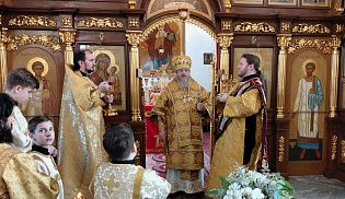 Управляющий Алатырской епархией в Неделю 27-ю по Пятидесятнице совершил Божественную Литургию в кафедральном храме в честь Иверской иконы Божией Матери города Алатырь