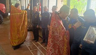 Духовенство Иверского кафедрального храма посетило пожарную часть в Алатыре
