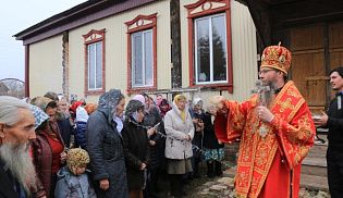 В день празднования Собора Архистратига Михаила и прочих Небесных Сил бесплотных епископ Алатырский и Порецкий Феодор совершил Божественную Литургию в храме в честь Архистратига Божия Михаила с.Трех-Изб Шемурша Шемуршинского района Чувашской Республики