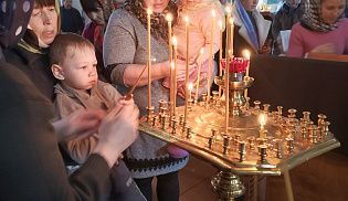 Воспитанники детского сада "Весна" в Великий Четверг посетили Казанский храм в селе Хормалы