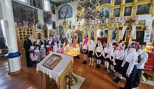 Дети села Хормалы поздравили прихожан с Пасхой