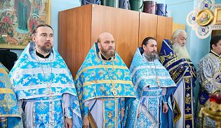 Епископ Алатырский и Порецкий Феодосий в праздник иконы Божией Матери "Всех скорбящих Радость" сослужил за Божественной литургией митрополиту Чебоксарскому и Чувашскому Савватию в храме в честь иконы Божией Матери "Всех скорбящих Радость" города Канаш