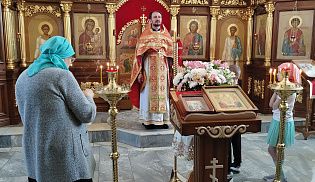 Епископ Алатырский и Порецкий Феодосий в Неделю о слепом совершил Божественную Литургию в кафедральном храме в честь Иверской иконы Божией Матери города Алатырь