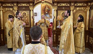 Управляющий Алатырской епархией в Неделю о блудном сыне и в день празднования Собора новомучеников и исповедников Церкви Русской совершил Божественную Литургию в кафедральном храме в честь Иверской иконы Божией Матери города Алатырь