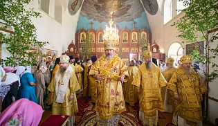 Управляющий Алатырской епархией сослужил митроплиту Чебоксарскому и Чувашскому Савватию за Божественной Литургией в храме Святой Троицы села Большой Сундырь