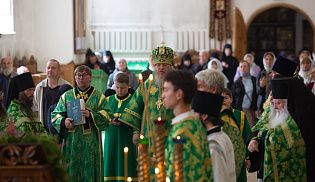 Епископ Алатырский и Батыревский Феодосий возглавил Престольные торжества в Свято-Троицком мужском монастыре города Алатырь