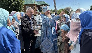 Управляющий Алатырской епархией возглавил Престольные торжества в храме в честь Владимирской иконы Божией Матери села Малое Чурашево Ядринского МО