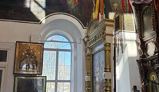 В Светлый четверг в Кресто-Воздвиженском храме встречали школьников 