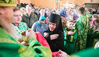 Епископ Алатырский и Порецкий Феодосий сослужил за Божественной литургией митрополиту Чебоксарскому и Чувашскому Савватию в храме честь святого благоверного князя Александра Невского села Батырево