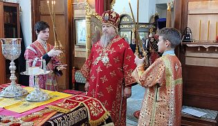 Епископ Алатырский и Порецкий Феодосий в Неделю о слепом совершил Божественную Литургию в кафедральном храме в честь Иверской иконы Божией Матери города Алатырь