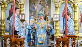 Управляющий Алатырской епархией в праздник Казанской иконы Божией Матери сослужил за Божественной Литургией митрополиту Чебоксарскому и Чувашскому Савватию в Казанском храме села Алтышево