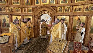 Епископ Алатырский и Батыревский Феодосий в Неделю 21-ю по Пятидесятнице совершил Божественную Литургию в Киево-Николаевском Новодевичьем монастыре города Алатыря