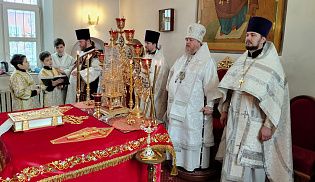 Епископ Алатырский и Порецкий Феодосий в Неделю 32-ю по Пятидесятнице и навечерие Богоявления совершил Божественную Литургию в кафедральном храме в честь Иверской иконы Божией Матери города Алатырь