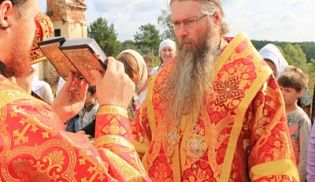 В день памяти мученика Иоанна Воина епископ Алатырский и Порецкий Феодор, совершил Божественную литургию в храме в честь мученика Иоанна Воина г. Алатырь