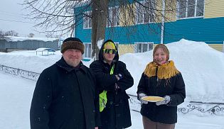 Масленичная радость: священник и прихожане навестили подопечных интерната