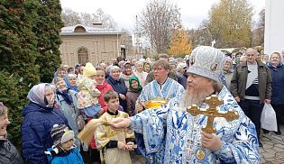 Управляющий Алатырской епархией в праздник Иверской иконы Божией Матери совершил Божественную Литургию  в Иверском храме города Алатырь