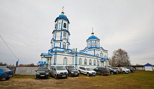 Управляющий Алатырской епархией в праздник Казанской иконы Божией Матери сослужил за Божественной Литургией митрополиту Чебоксарскому и Чувашскому Савватию в Казанском храме села Алтышево