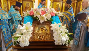 В Алатыре отметили Престольный праздник кафедрального храма в честь Иверской иконы Божией Матери