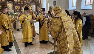 Управляющий Алатырской епархией в Неделю 4-ю по Пятидесятнице совершил Божественную Литургию в Свято-Троицком мужском монастыре города Алатырь