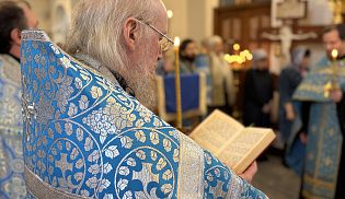 Управляющий Алатырской епархией совершил утреню с чтением акафиста Пресвятой Богородице в кафедральном храме в честь Иверской иконы Божией Матери города Алатырь