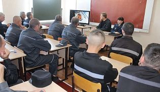 В исправительных учреждениях Чувашии прошли встречи осужденных с руководителем Центра реабилитации и пробации