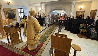 Епископ Череповецкий Игнатий возглавил служение Божественной Литургии в Киево-Никольском монастыре