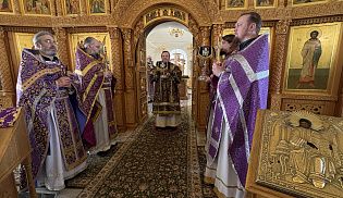 Управляющий Алатырской епархией в Неделю 4-ю Великого поста совершил Божественную Литургию в Киево-Николаевском Новодевичьем монастыре города Алатырь