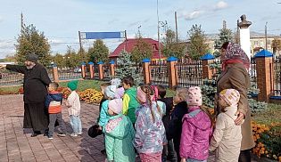 В целях духовно-нравственного воспитания дошкольников, 5 октября воспитанники подготовительной к школе группы "Карамельки " посетили православный приход храма Рождества Христова села Шемурша