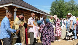 В деревне Кубня освятили святой источник