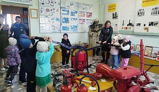 Воспитанники детского сада «Центральный» вместе с руководителями епархиальных отделов посетили пожарную часть №26 села Батырево