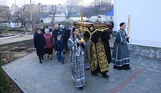 В канун субботы Страстной седмицы, епископ Алатырский и Порецкий Феодор совершил вечерню и утреню с чином погребения Господа нашего Иисуса Христа в храме в честь Иверской иконы Божией Матери г. Алатырь