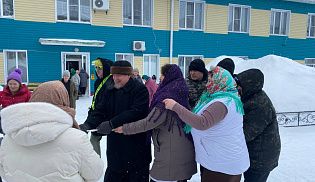 Масленичная радость: священник и прихожане навестили подопечных интерната
