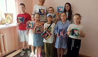 Юные прихожане Свято-Троицкого собора освоили технику лоскутного шитья
