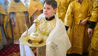 Управляющий Алатырской епархией сослужил митроплиту Чебоксарскому и Чувашскому Савватию за Божественной Литургией в храме Святой Троицы села Большой Сундырь
